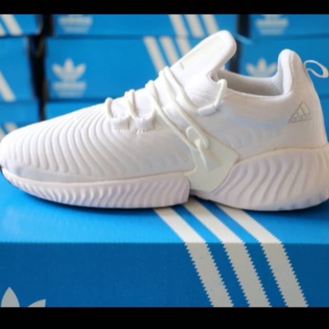 Adidas alphabounce insticnt warna putih sepatu pria olahraga