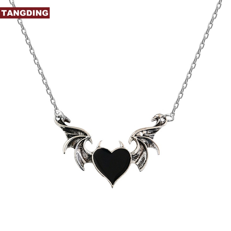 【COD Tangding】Kalung Rantai Liontin Hati + Sayap Iblis Gaya Gothic Retro Punk Hip Hop Bahan Metal Untuk Wanita