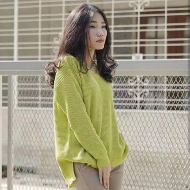 Boxy V neck sweater rajut wanita