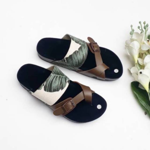 SB ~ SANDAL MOTIF DAUN