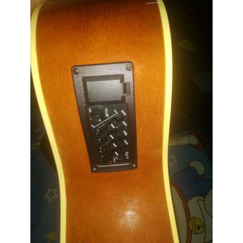GITAR TAYLOR AKUISTIK