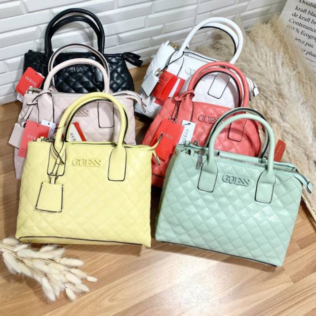 GU3SS QUILTED STATUS BAG