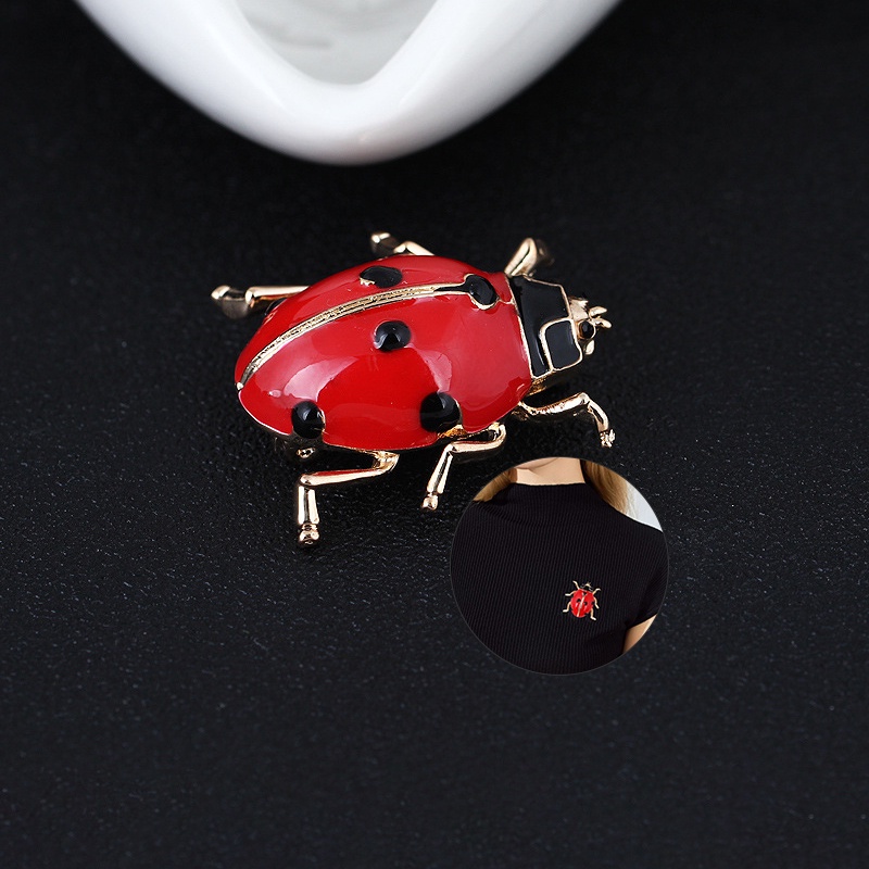 Bros Pin Enamel Bentuk Kumbang Warna Merah