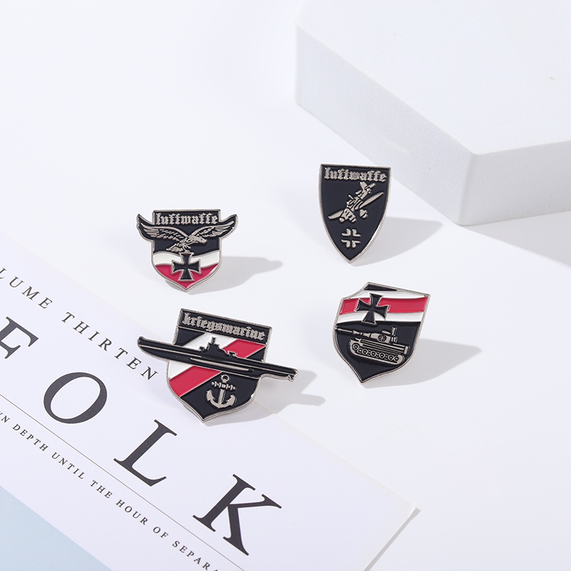 Perang Dingin Enamel Pin German Tank Pemboman Pesawat Kapal Perang Elang Lencana Bros Kerah Pin Retro Perhiasan Hadiah