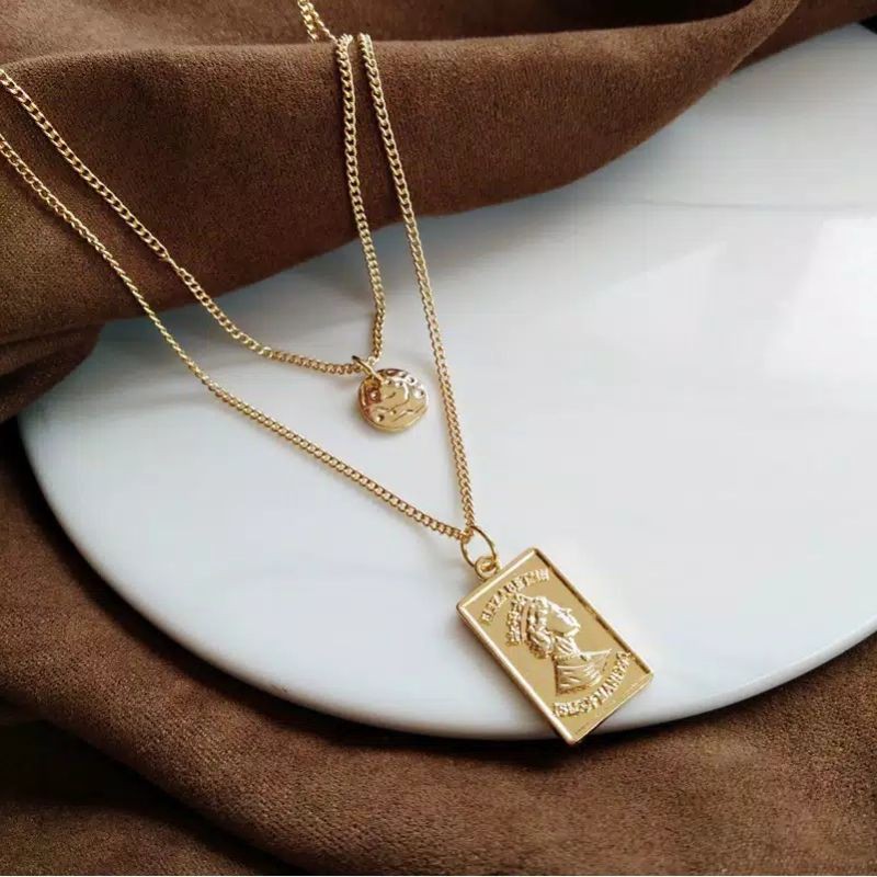 Kalung double layer Korea liontin koin Queen Elizabeth/Elizabeth Queen gold square coin pendant
