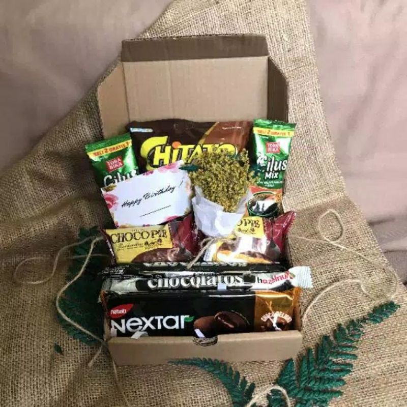 

Snack hijau/snackbox hijau/hampers murah/kado wisuda/ kado ulangtahun/souvenir/gift cantik