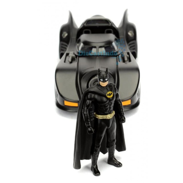 Jada 1989 Batmobile dengan Diecast Batman Figure 124