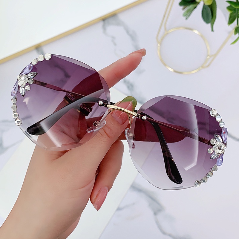Kacamata Hitam Rimless Pelindung UV Aksen Kristal Untuk Wanita