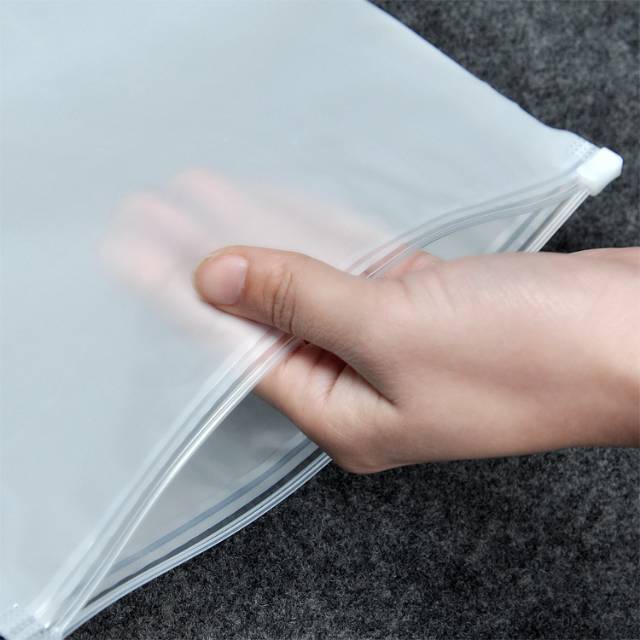 KANTONG TRAVEL BAG BERUANG / kantong multifungsi