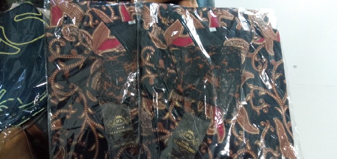 Kemeja Batik Pria Full Furing Lengan Panjang Katun Halus Baturadenan Motif Kembang Lombok