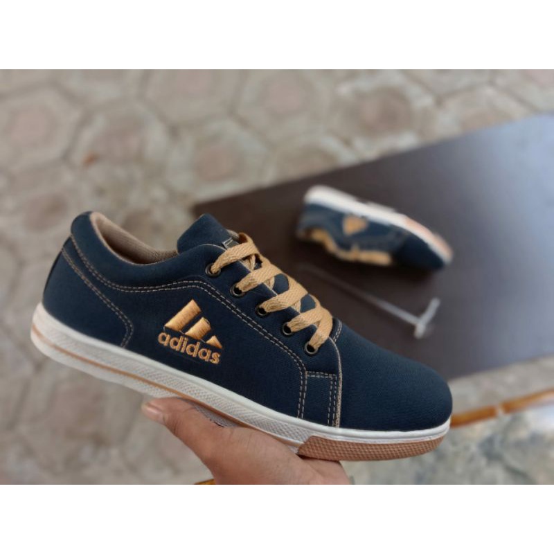 Sepatu Casual Addidassss pria wanita