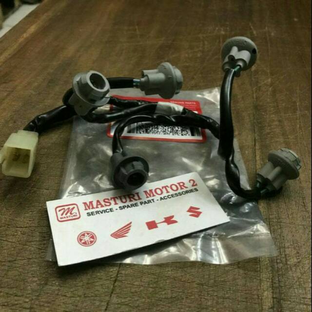FITING SOKET LAMPU REM/LAMPU STOP BELAKANG VARIO 125