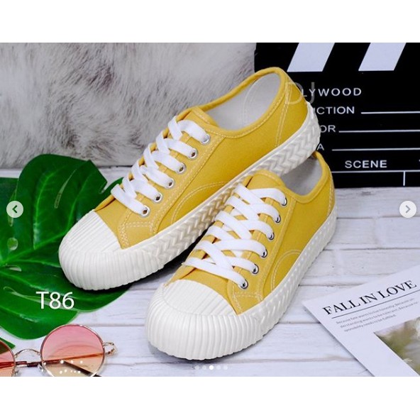 Sepatu sneakers T86