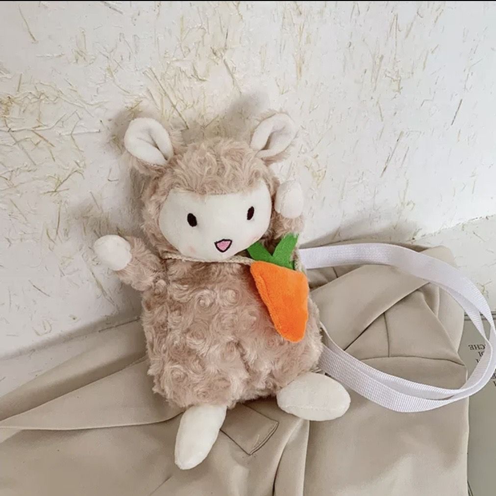 Tas Selempang Wanita Bulu Boneka Motif SHEEP EAT CARROT Karakter Hewan DOMBA MAKAN WORTEL Gemoy Peluk Imut Lucu Uwu Omo Omo Kiyowok Merangkul Korean Style K-POP