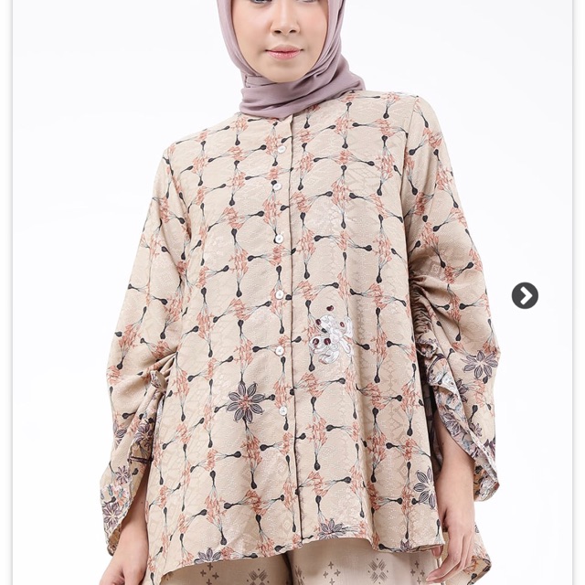 Kuranji top khaki size S Ria Miranda riamiranda