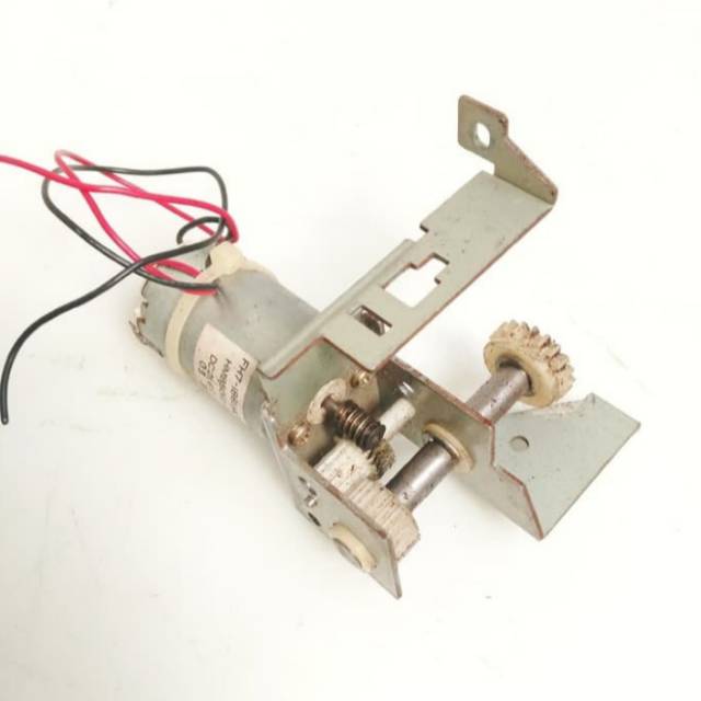 KR 12 SPUR WORM GEARBOX DC MOTOR 12.6V 0.6AMP