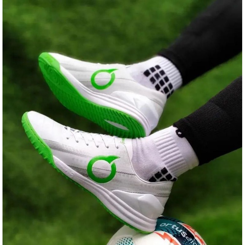 SEPATU SEPAK BOLA ORTUSEIGHT CATALYST LEGION V2 IN