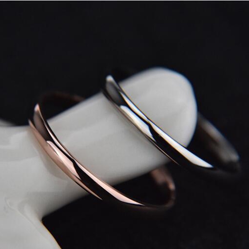 Cincin Bahan Stainless Steel Warna Rose Gold Dan Silver Untuk Wanita