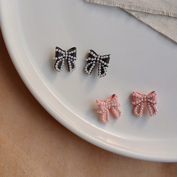 Anting Klip Tanpa Tindik Desain Pita Geometri Hias Mutiara Imitasi Warna Hitam Putih Untuk Wanita