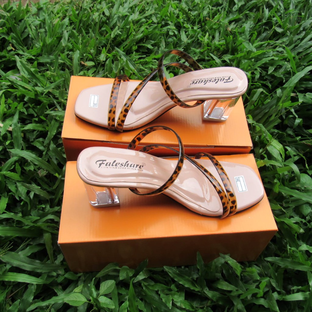SANDAL HAK KACA WANITA SLOP MOTIF MACAN