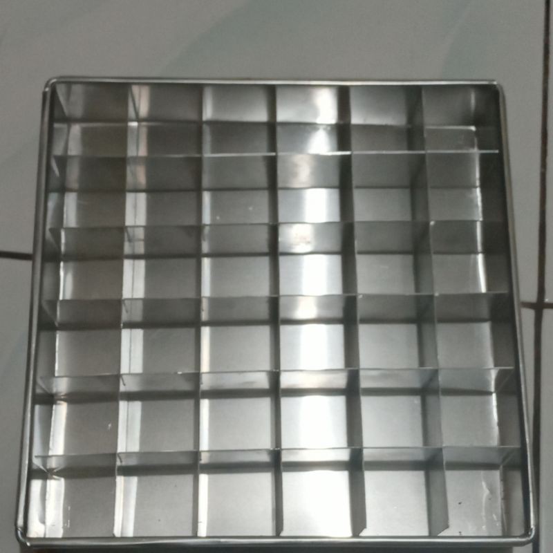 

loyang sekat brownis ukuran 22x22 isi 36 kotak