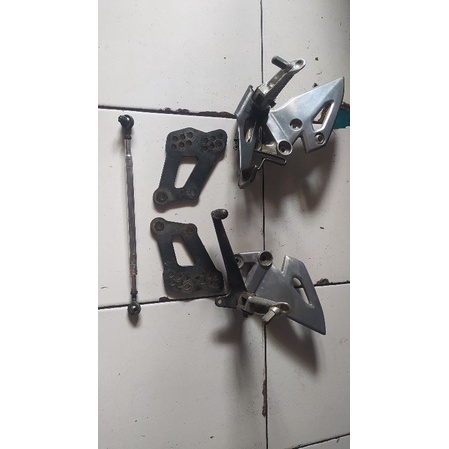 Foot step GSX R + Raiser