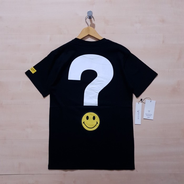 KAOS T SHIRT GUESS X CHINATOWN MARKET TEE BLACK - M