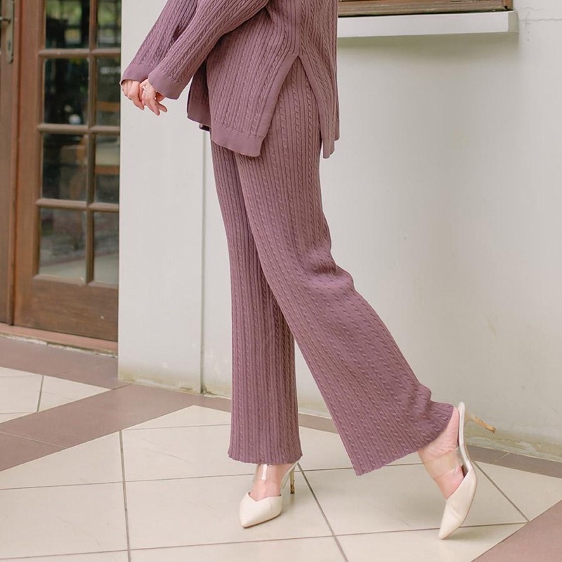 Celana Sofine Knit Burgundy pants HijabChic x Thatal