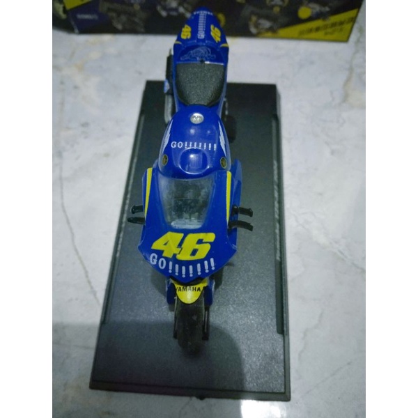 miniatur Diecast Yamaha YZR-M1 Rossi 2004 skala 1:24