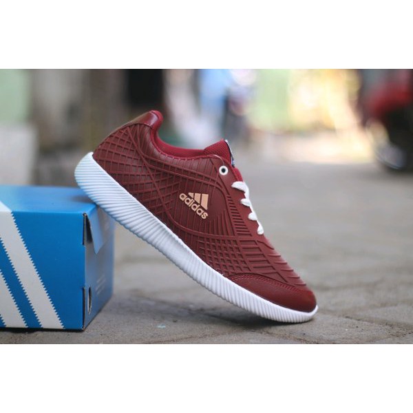 SEPATU OLAHRAGA ADIDAS BAHAN KARET MERAH MAROON