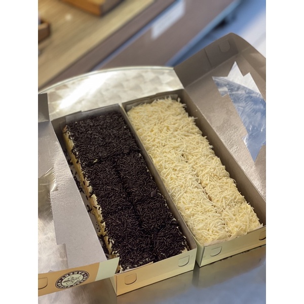 

Bolu Slice (Bolu Jadoel) Meses Coklat/Keju — Bread Sugar Bakery