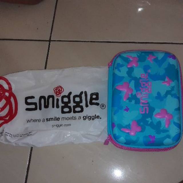 

Smiggle tempat pensil