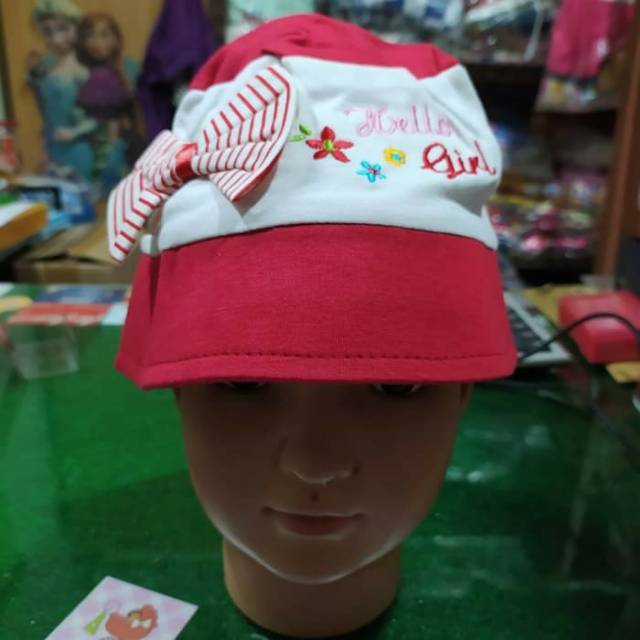 Topi bayi Dan anak perempuan