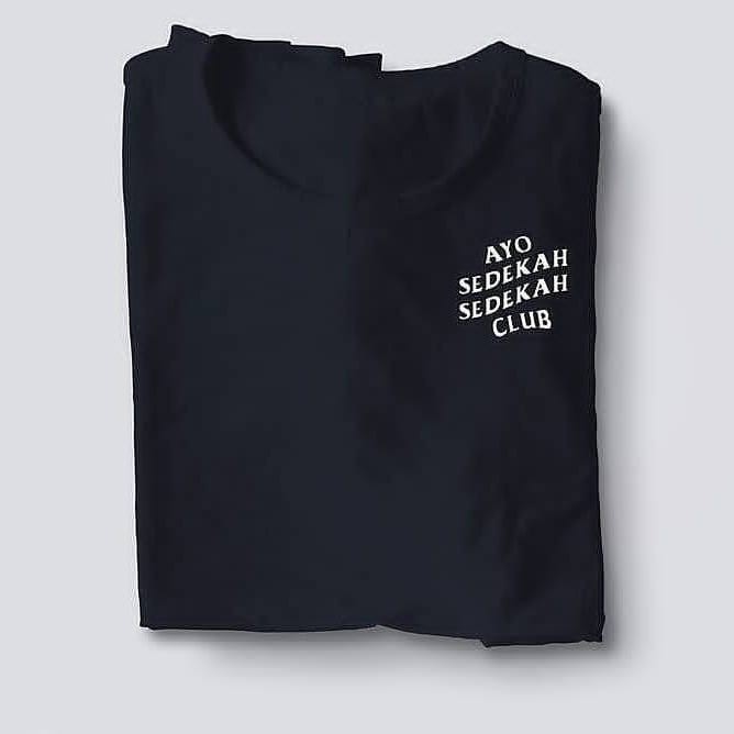 Kaos " ayo sedekah sedekah club "