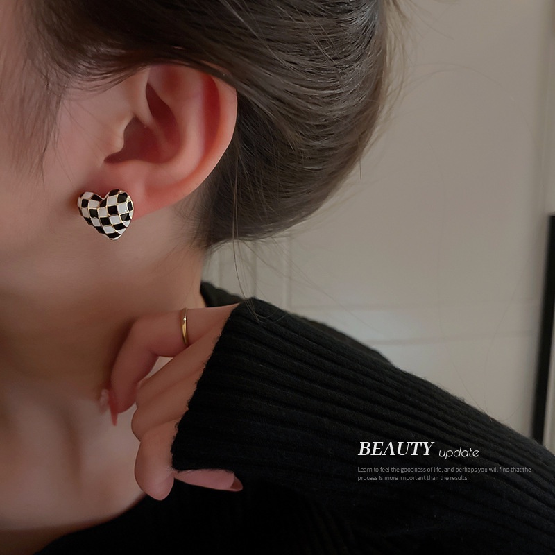 Korean Fashion Chessboard Lattice Alloy Women Accessories Love Earrings Simple Stud Earring Jewelry