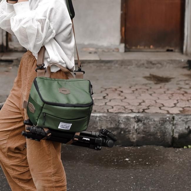 ➤ Tas Kamera Camera DSLR Mirrorless Slingbag Sling Bag Tas Slempang Selempang Kamera Lensa Aksesoris