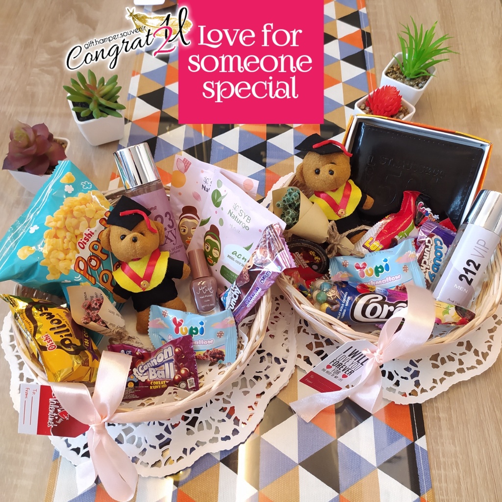 KADO HADIAH WISUDA KELULUSAN GRADUATION HAMPERS MURAH UNIK CANTIK UNTUK PACAR WANITA PRIA KERANJANG GIFT BOX SET PARCEL BONEKA SNACK BUNGA WEDDING ANNIVERSARY HAMPER PARSEL TEMAN PEREMPUAN LAKI LAKI COUPLE CEWEK COWOK