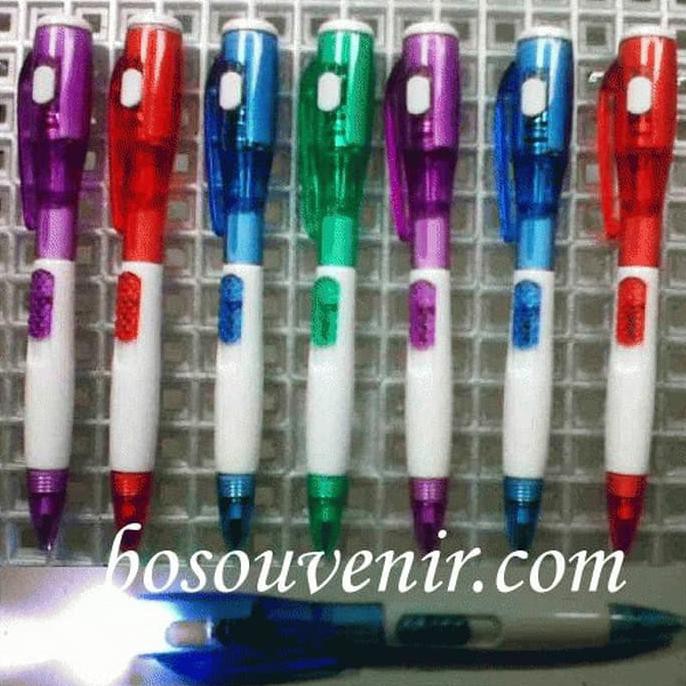 

Souvenir Pernikahan Pulpen Senter