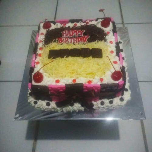 

Kue Tart Ulang Tahun Kotak