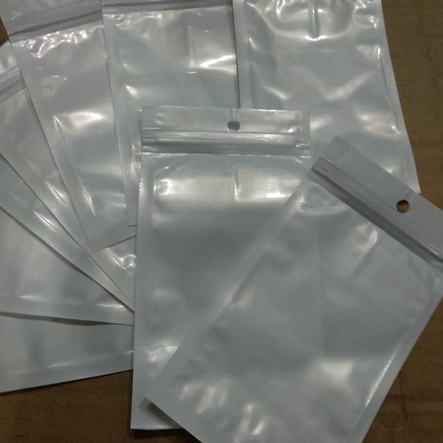 

Plastik klip bening putih uk 8cmx14cm 1pak isi 50 lembar