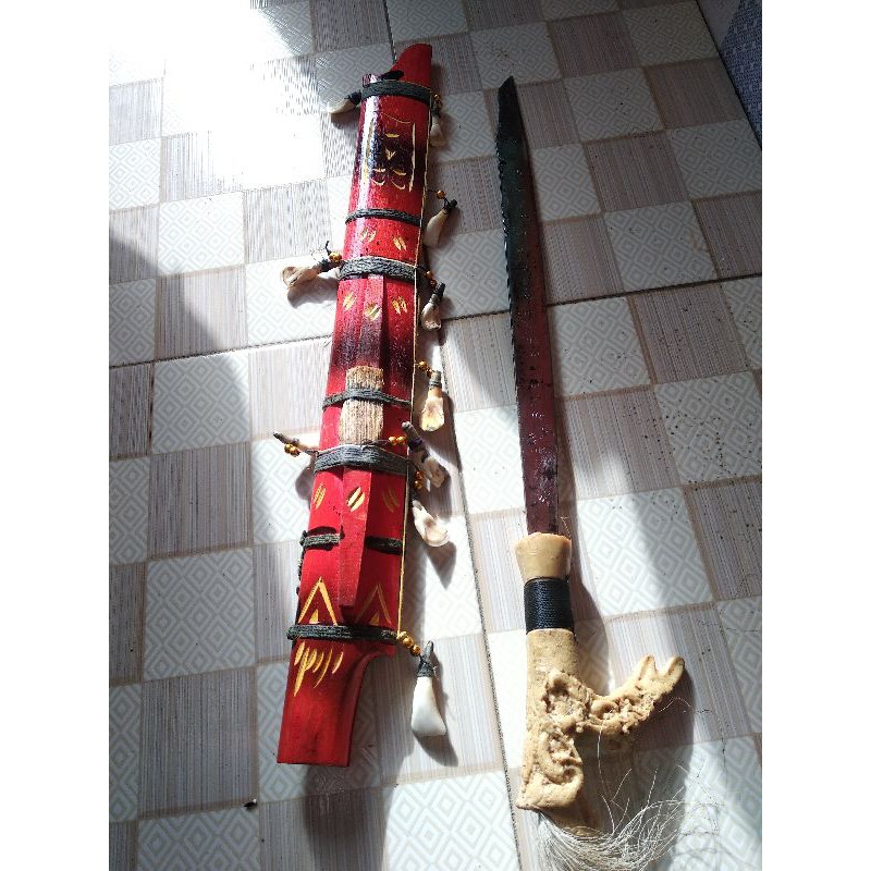 mandau hiasan dinding kalimantan