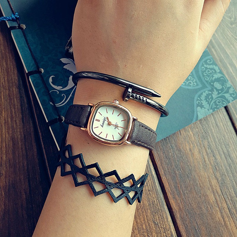 Jam Tangan Wanita Gaya Retro Untuk Bisnis Tahan Air Jam Tangan Couple Ultra-tipis Analog 1pc COD-Roma-Brown-white