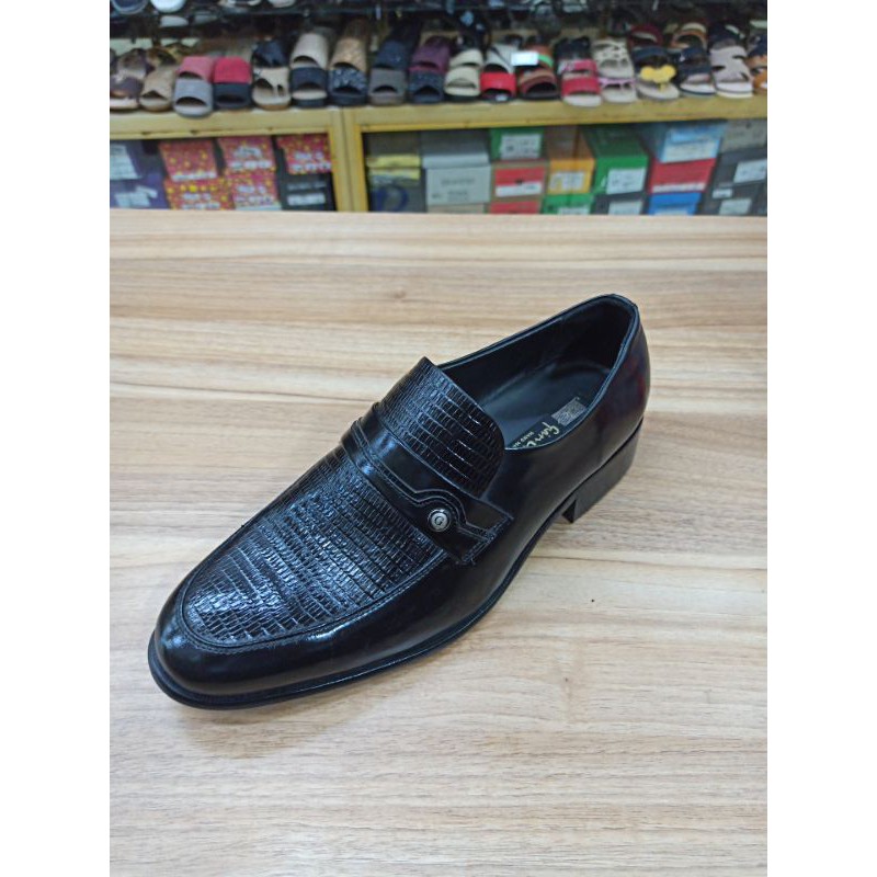 Pantofel Pria Kulit Guin Casalini 312 Hitam