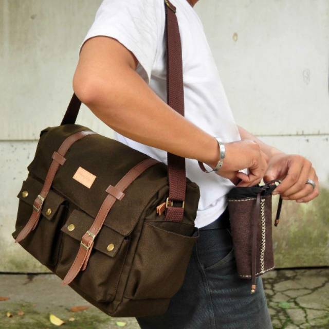 Firefly Orion Canvas Messenger Bag / Laptop Bag