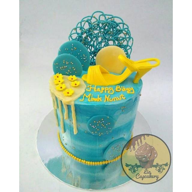 

Kue Ulang Tahun / Diameter 18 cm / Full Topping / 4 Layer