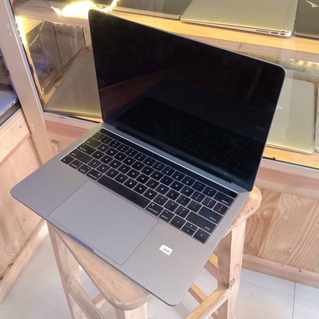 MacBook Pro 13 inch 2017 Toucbar i5 128gb // 256gb // 512gb Second Original
