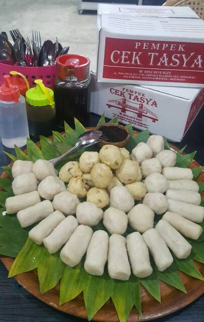 JASTIP Paket Pempek Cek Tasya 100biji