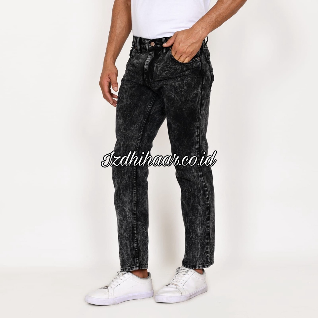 Celana Jeans Panjang Pria STANDAR REGULER Wirangler Black Wash