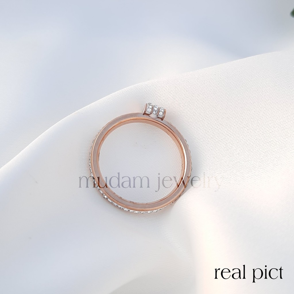 Cincin Titanium Model Ring Putar Bertaburakan Kristal Artifisial