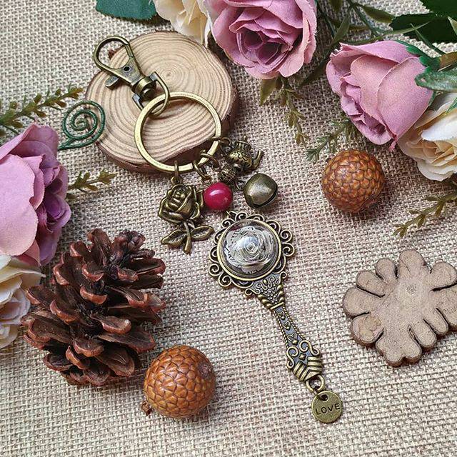 Gantungan Tas Bag Charm Enchanted Mirror Beauty and the Beast